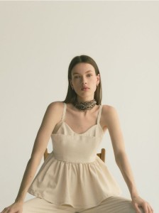 Top z baskinką - złamana biel