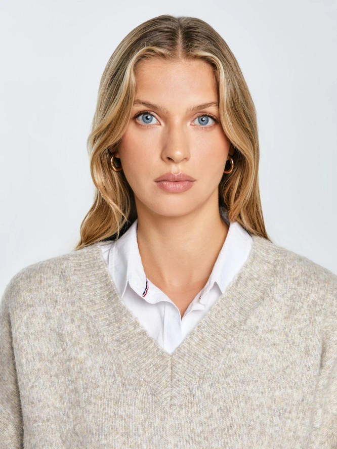 Sweter damski v-neck oversize z dodatkiem wełny beżowy Violina 801